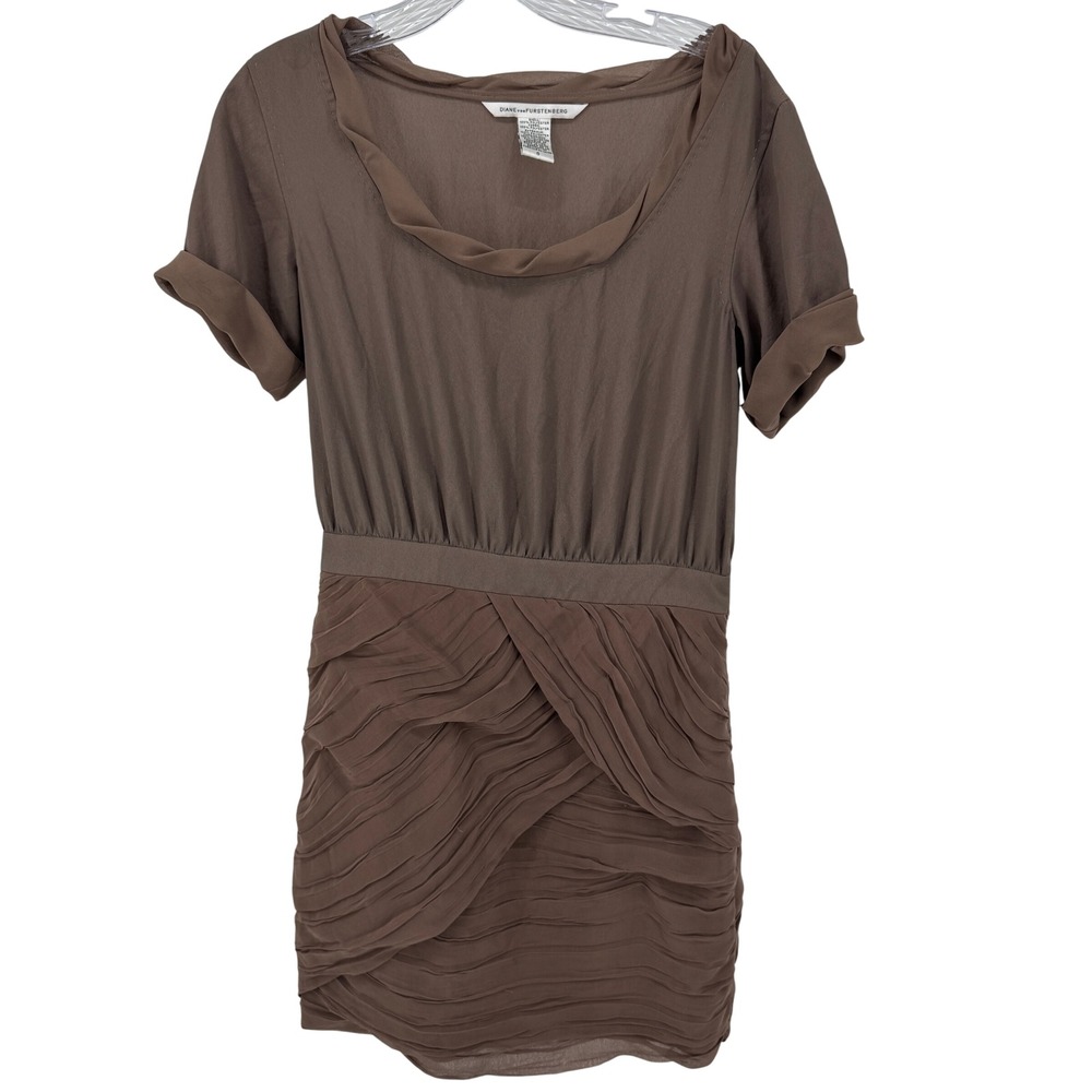 Diane von Furstenberg Dress‎ Size 6  DVF Brown Short Sleeve Pleated Mini Dress